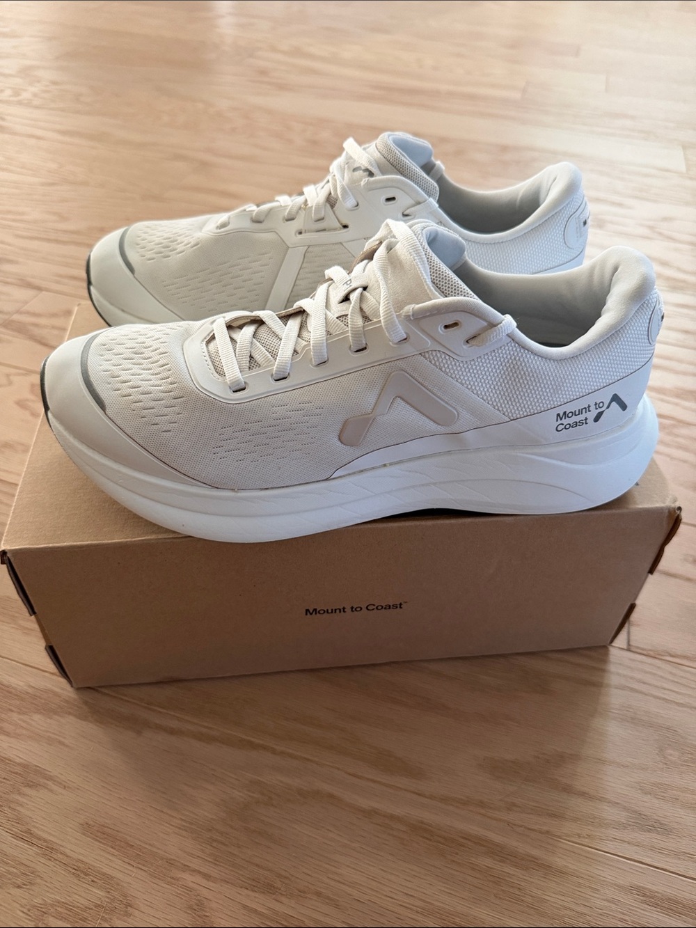 Mount to Coast P1 men’s 9.5 White WORN LIKE NEW